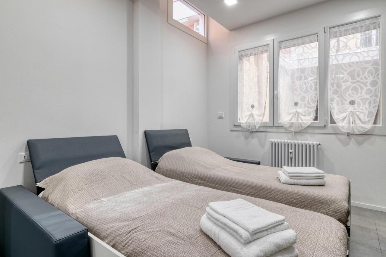 Guest House Ugo Lenzi Μπολόνια Εξωτερικό φωτογραφία